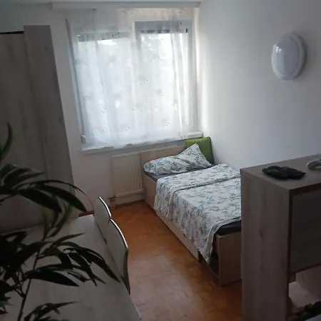 Δωμάτια σε οικογενειακή κατοικία Maxi's *