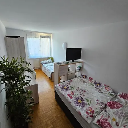 Δωμάτια σε οικογενειακή κατοικία Maxi's